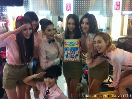 日本丝袜足交视频